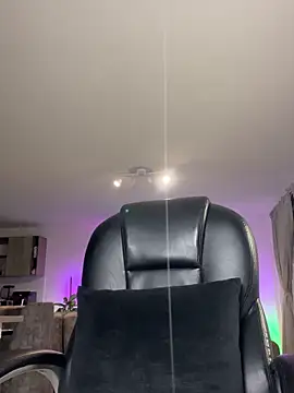 Snapshot of Frank_Farrell chatting on 02-18-26, 01:12 Frank Farrell online show from 02-18-26, 01:12