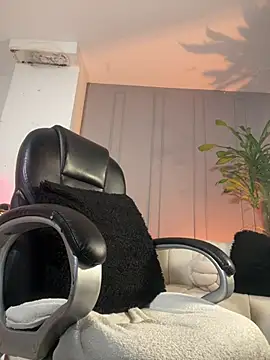 Snapshot of Frank_Farrell chatting on 04-05-26, 08:50 Frank Farrell online show from 04-05-26, 08:50