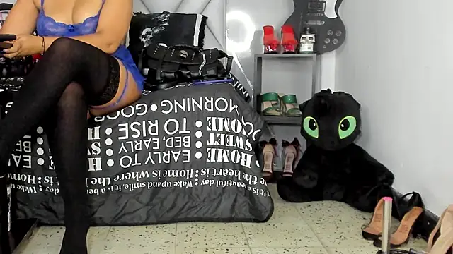 Snapshot of MirandaHaguen chatting on 05-05-26, 09:01 MirandaHaguen online show from 05-05-26, 09:01