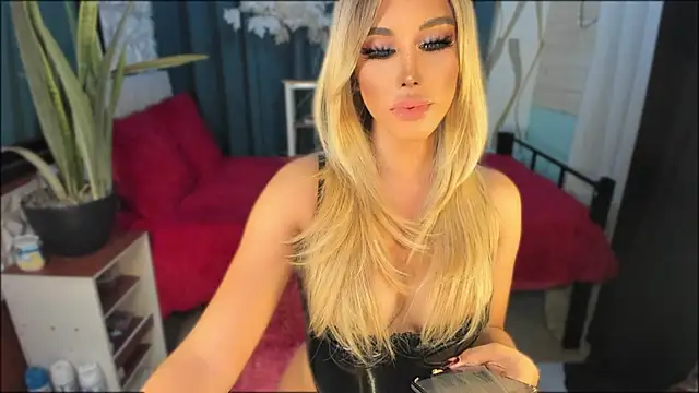 Laura yourhottestbabe123 online show from 11-05-25, 03:39