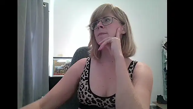 Snapshot of SavannaGirly chatting on 02-11-25, 06:11 SavannaGirly online show from 02-11-25, 06:11