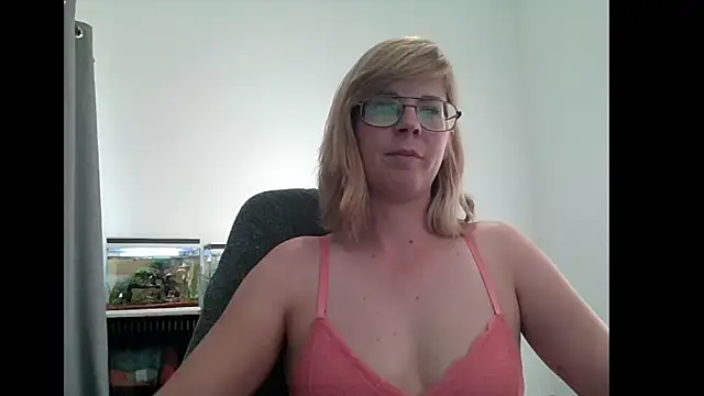 Snapshot of SavannaGirly chatting on 03-12-25, 12:36 SavannaGirly online show from 03-12-25, 12:36