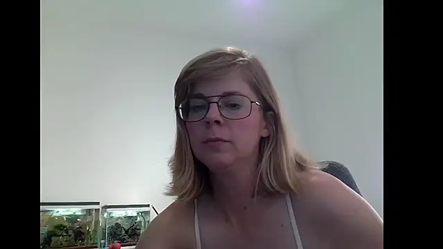 Snapshot of SavannaGirly chatting on 03-20-25, 12:22 SavannaGirly online show from 03-20-25, 12:22