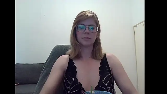 Snapshot of SavannaGirly chatting on 10-18-25, 07:31 SavannaGirly online show from 10-18-25, 07:31