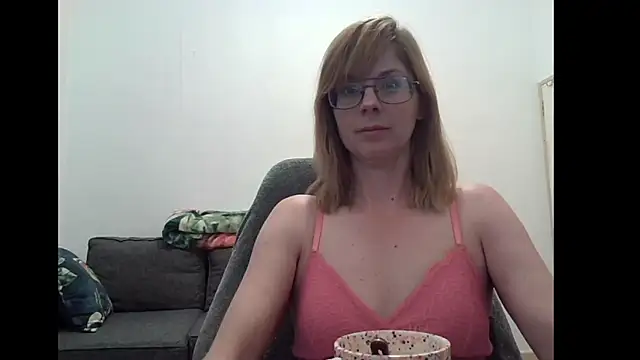 Snapshot of SavannaGirly chatting on 10-27-25, 11:14 SavannaGirly online show from 10-27-25, 11:14