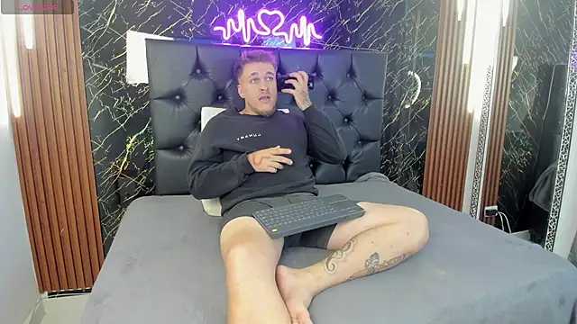 Snapshot of keane_lee chatting on 10-27-25, 12:09 keane lee online show from 10-27-25, 12:09