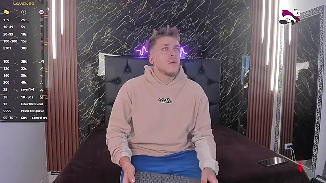 Snapshot of keane_lee chatting on 10-28-25, 12:09 keane lee online show from 10-28-25, 12:09