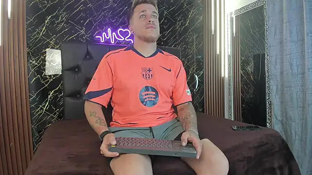 Snapshot of keane_lee chatting on 10-31-25, 01:01 keane lee online show from 10-31-25, 01:01