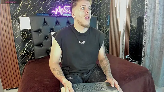 Snapshot of keane_lee chatting on 11-12-25, 12:27 keane lee online show from 11-12-25, 12:27