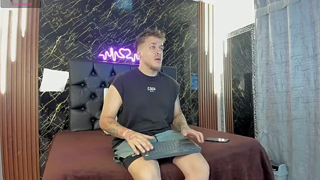 Snapshot of keane_lee chatting on 11-28-25, 12:41 keane lee online show from 11-28-25, 12:41