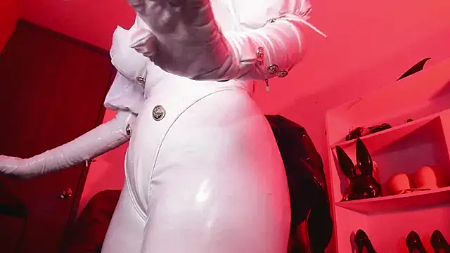 Snapshot of Miss_tentation chatting on 03-13-25, 03:11 Miss tentation online show from 03-13-25, 03:11