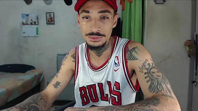 emiliano hottt online show from 07-26-26, 01:18
