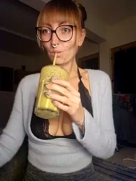 MissMialicious online show from 01-09-25, 03:44