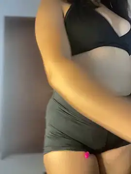 Snapshot of jailyncam_ chatting on 02-14-25, 02:23 jailyncam online show from 02-14-25, 02:23