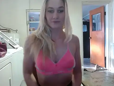 Snapshot of missymilf chatting on 01-31-25, 08:12 missymilf online show from 01-31-25, 08:12