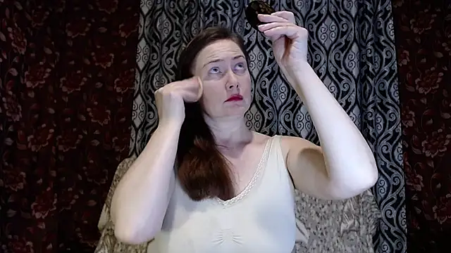 Snapshot of EmilyDoth chatting on 12-21-25, 04:47 EmilyDoth online show from 12-21-25, 04:47