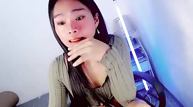 Snapshot of amomentoflust69 chatting on 12-03-24, 04:14 amomentoflust69 online show from 12-03-24, 04:14