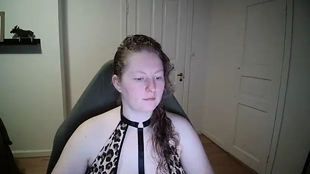 Girlnina-1995 online show from 12-18-24, 10:40