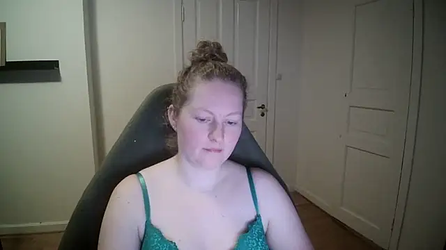 Girlnina-1995 online show from 01-21-25, 04:05