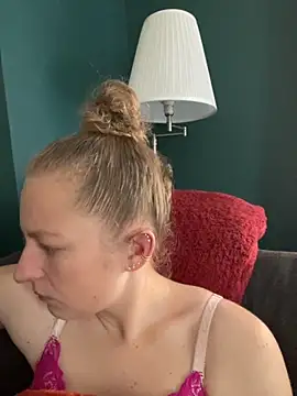 Girlnina-1995 online show from 10-28-25, 10:41