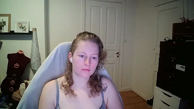 Girlnina-1995 online show from 01-08-26, 10:06