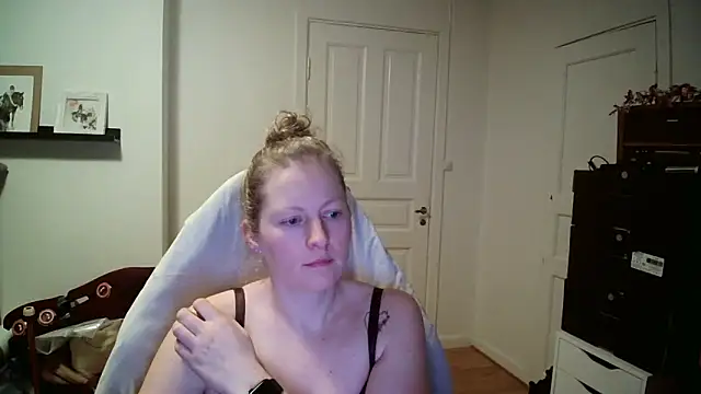 Girlnina-1995 online show from 02-04-26, 08:03