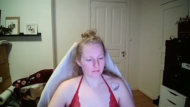 Girlnina-1995 online show from 02-17-26, 07:31