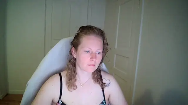 Snapshot of Girlnina-1995 chatting on 05-04-26, 06:09 Girlnina-1995 online show from 05-04-26, 06:09