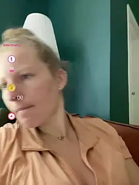 Snapshot of Girlnina-1995 chatting on 06-22-26, 07:16 Girlnina-1995 online show from 06-22-26, 07:16