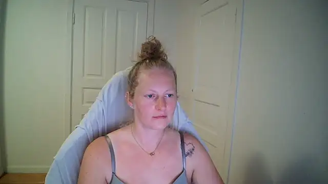 Snapshot of Girlnina-1995 chatting on 07-14-26, 11:49 Girlnina-1995 online show from 07-14-26, 11:49