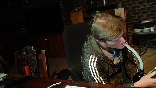 Snapshot of the-billy-blue chatting on 05-22-26, 07:30 the-billy-blue online show from 05-22-26, 07:30