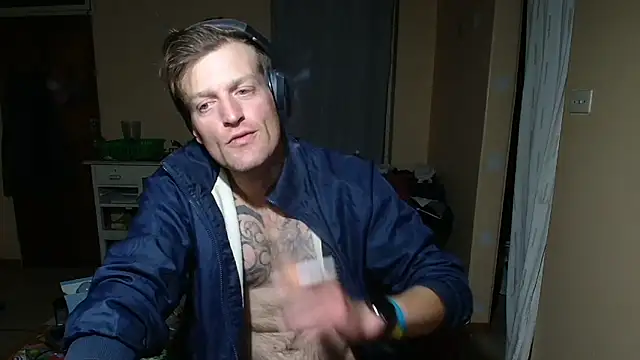 Snapshot of the-billy-blue chatting on 07-17-26, 02:07 the-billy-blue online show from 07-17-26, 02:07