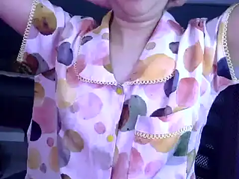 Snapshot of Bee_2k chatting on 07-13-26, 04:26 Bee 2k online show from 07-13-26, 04:26