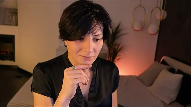 Snapshot of LorenDaze chatting on 11-25-25, 02:06 LorenDaze online show from 11-25-25, 02:06