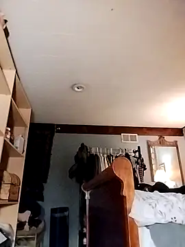 eatmeplease44 online show from 10-22-25, 06:29