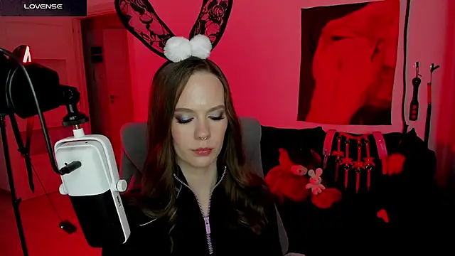 DivineBite online show from 04-10-26, 06:56