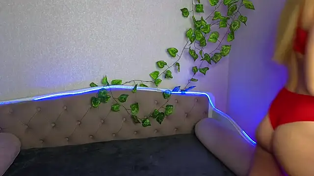 Snapshot of ParadisePleasure_ chatting on 12-20-24, 01:47 ParadisePleasure  online show from 12-20-24, 01:47