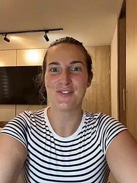 Thescorpionfr online show from 11-18-25, 06:23