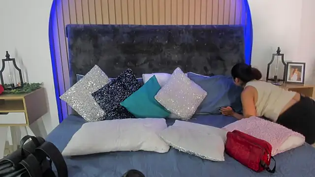 Karlagonzales  online show from 04-15-26, 07:32