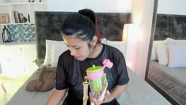Karlagonzales  online show from 07-11-26, 06:43