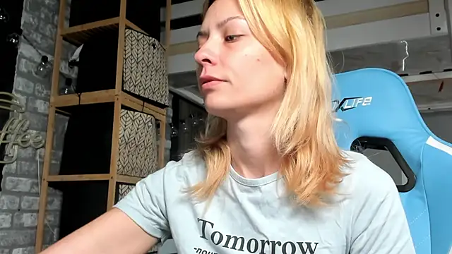 karo123421 online show from 09-14-25, 08:02