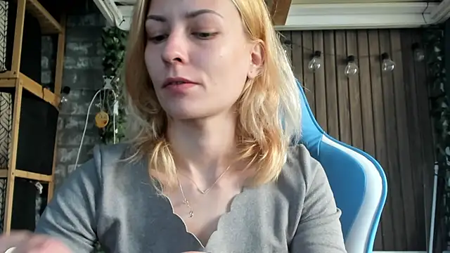 karo123421 online show from 09-30-25, 10:53