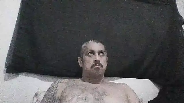 Snapshot of Vision1285 chatting on 12-29-24, 04:05 Vision1285 online show from 12-29-24, 04:05