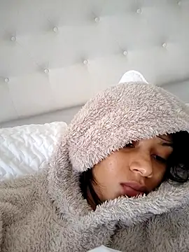 Leaberry online show from 09-19-25, 04:18