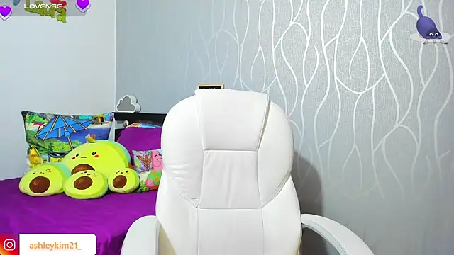AshleyKim  online show from 12-20-25, 01:23