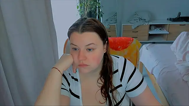 Snapshot of PolinaSalvatore chatting on 10-19-25, 09:10 PolinaSalvatore online show from 10-19-25, 09:10