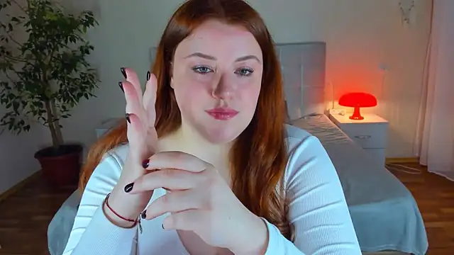 Snapshot of PolinaSalvatore chatting on 12-13-25, 07:53 PolinaSalvatore online show from 12-13-25, 07:53