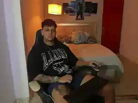 Snapshot of Jake_simons chatting on 12-11-24, 01:49 Jake simons online show from 12-11-24, 01:49