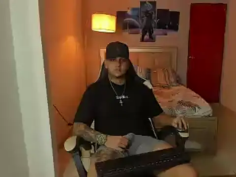 Snapshot of Jake_simons chatting on 12-20-24, 02:08 Jake simons online show from 12-20-24, 02:08