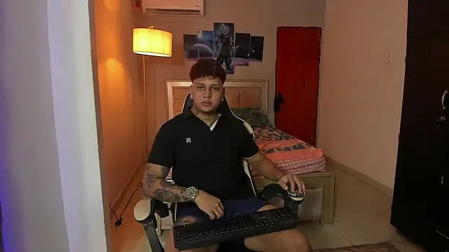 Snapshot of Jake_simons chatting on 12-24-24, 11:33 Jake simons online show from 12-24-24, 11:33